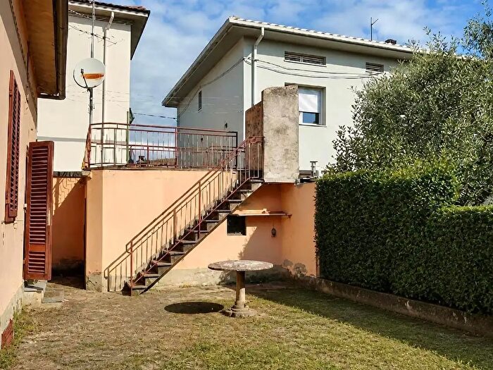 Casa con 5 locali in vendita in Pistoia