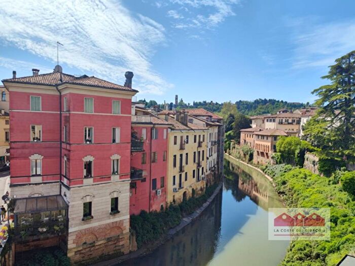 Appartamento quadrilocale in affitto in Contrà Pescaria, Centro Storico, Vicenza