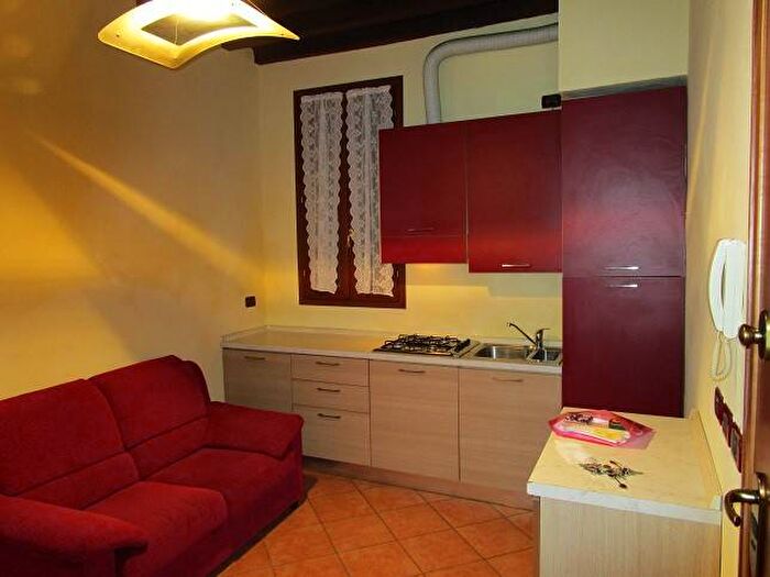 Appartamento bilocale in affitto in Piazza della Concordia, Revere, Borgo Mantovano