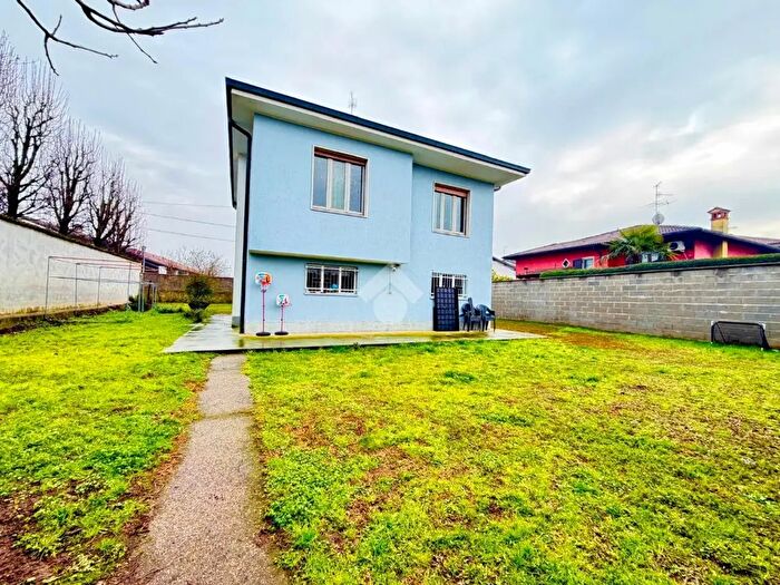 Casa trilocale in vendita in Via Beato Amedeo, Castelleone