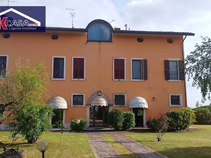 Casa con 5 locali in vendita in Via Belfiore, Verona
