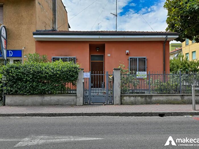 Casa quadrilocale in vendita in Piazza Tevere, San Donato Milanese