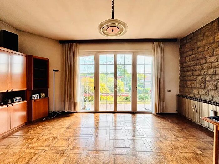 Casa quadrilocale in vendita in Via giugno, Fino Mornasco