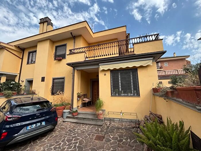 Casa quadrilocale in vendita in Via del Fontanile Anagnino, Roma