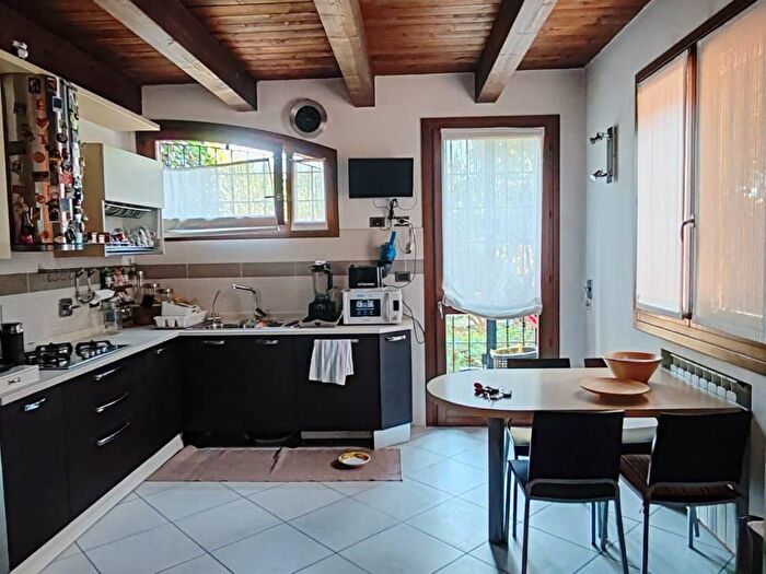 Casa con 6 locali in affitto in Zola Predosa