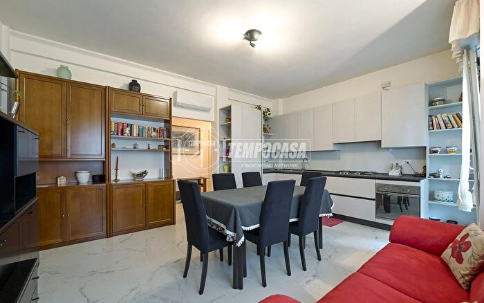 Appartamento trilocale in vendita in Via Magazzini Generali, Cremona