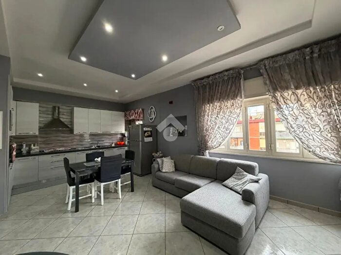 Appartamento quadrilocale in vendita in Via della Maiella, Napoli