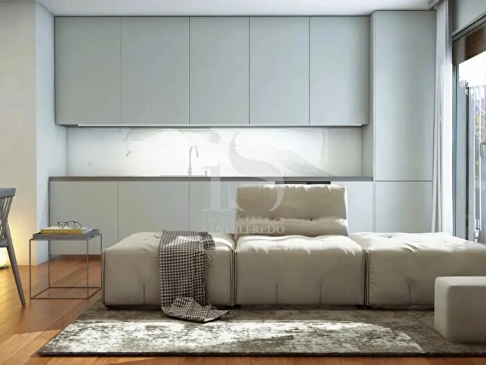 Appartamento trilocale in vendita in Via Porto Corsini, Milano