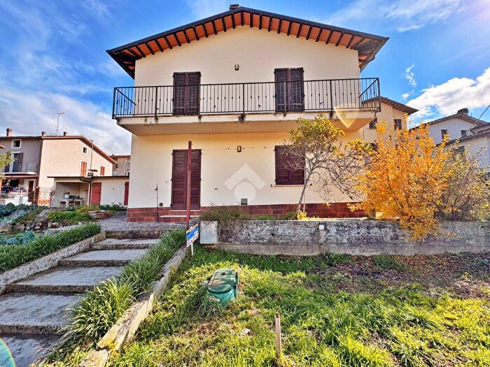 Casa con 7 locali in vendita in Via Ponte Parrano, Nocera Umbra