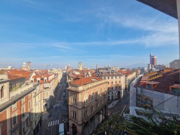 Appartamento con 5 locali in affitto in Via Pietro Micca, Quadrilatero Romano, Torino