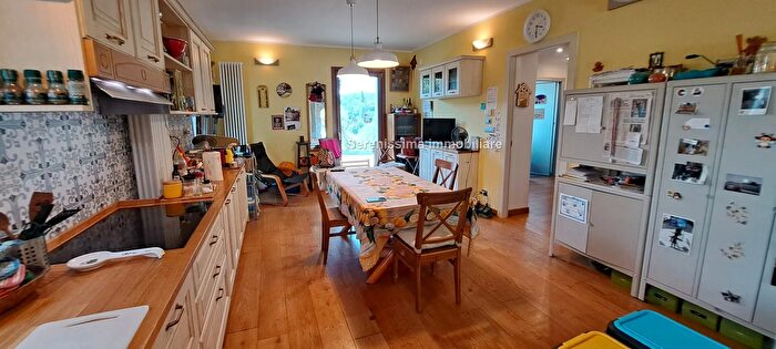 Casa con 7 locali in vendita in Vallefoglia