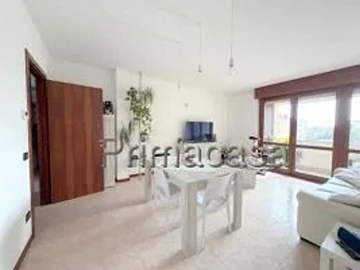 Appartamento con 7 locali in vendita in Via Albere, Verona