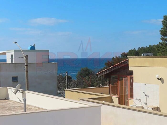 Casa con 7 locali in vendita in Via Cristoforo Colombo Gallipoli, Gallipoli