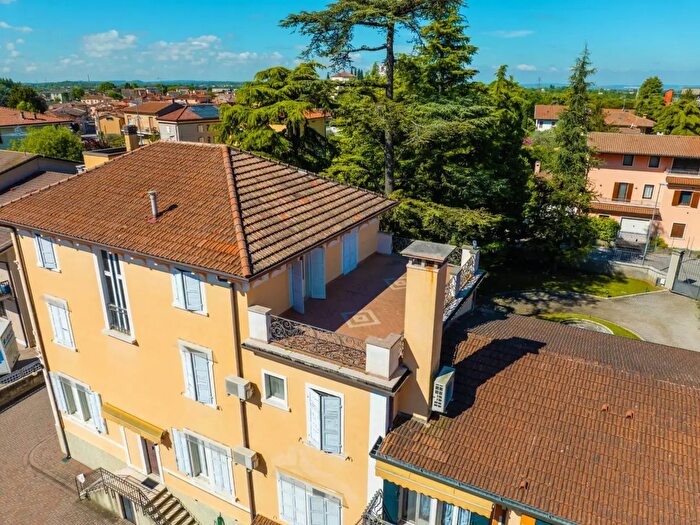 Casa con 15 locali in vendita in Via Trento, Castelnuovo Del Garda