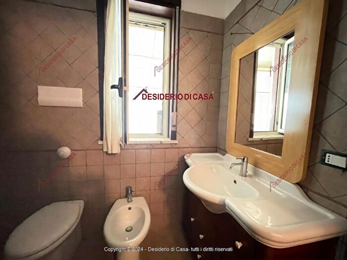 Appartamento trilocale in affitto in Campofelice Di Roccella