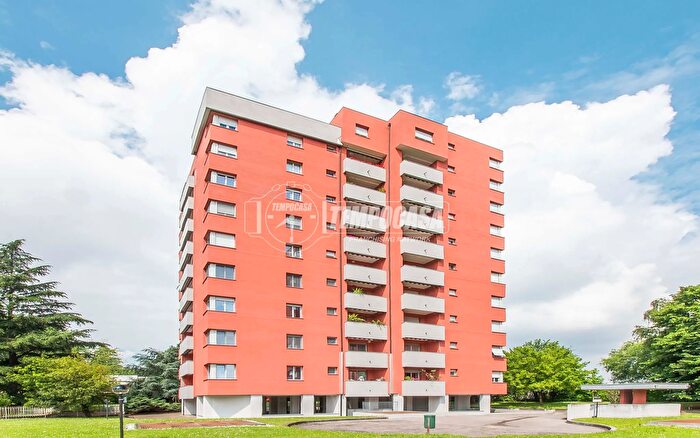 Appartamento quadrilocale in vendita in Via delle Camelie, Cusano Milanino