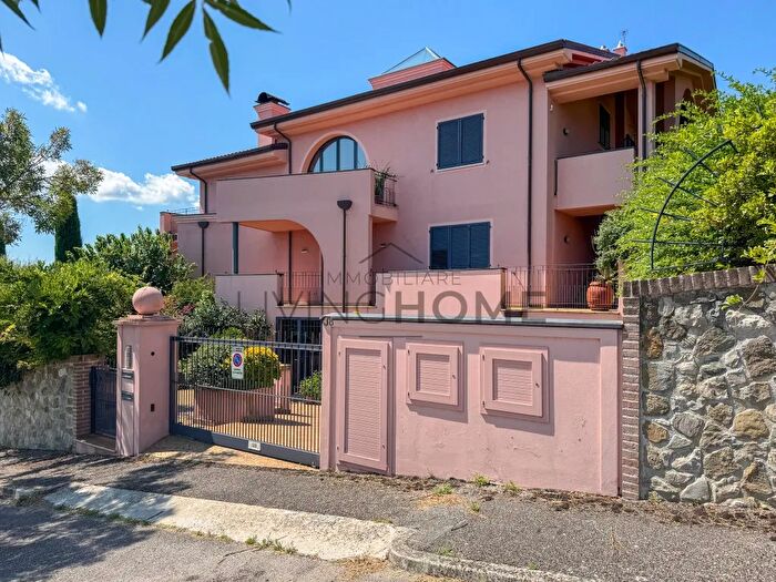 Casa con 10 locali in vendita in Via Alcide De Gasperi, Verucchio