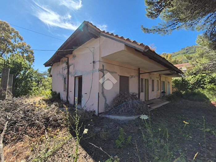 Casa con 6 locali in vendita in Via P G, Monreale