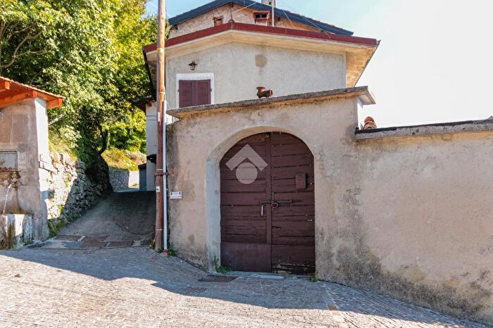 Appartamento bilocale in vendita in Via Sasso, Gargnano