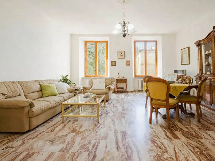 Appartamento con 5 locali in vendita in Siena