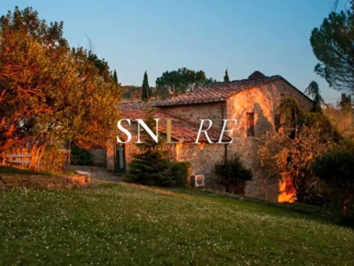 Casa con 6 locali in vendita in Piazza Gastone Bucciarelli, Greve In Chianti