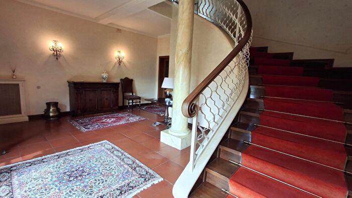 Casa con 13 locali in vendita in San Giuliano Terme