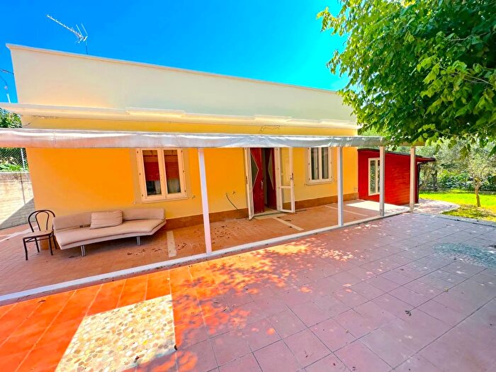 Casa quadrilocale in vendita in Via Grotta Misano Adriatico, Misano Adriatico