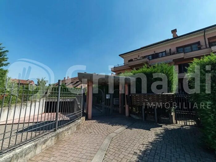 Appartamento trilocale in vendita in Via Verbano, Abbiategrasso