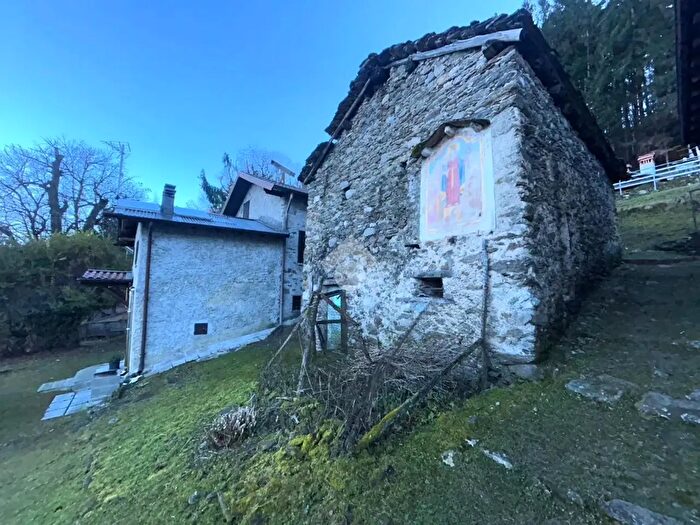 Casa bilocale in vendita in Località Posallo, Dorio