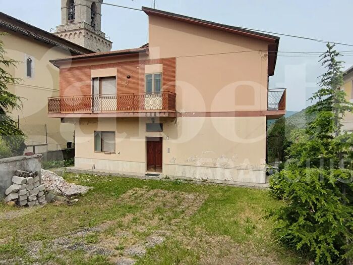 Casa con 8 locali in vendita in Piazza Santa Lucia, Magliano De' Marsi
