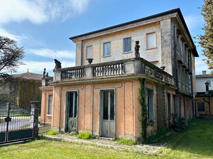 Casa con 6 locali in vendita in San Vito Al Tagliamento