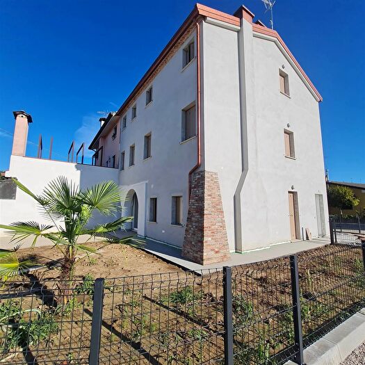 Appartamento trilocale in vendita in Loreggia, Loreggia