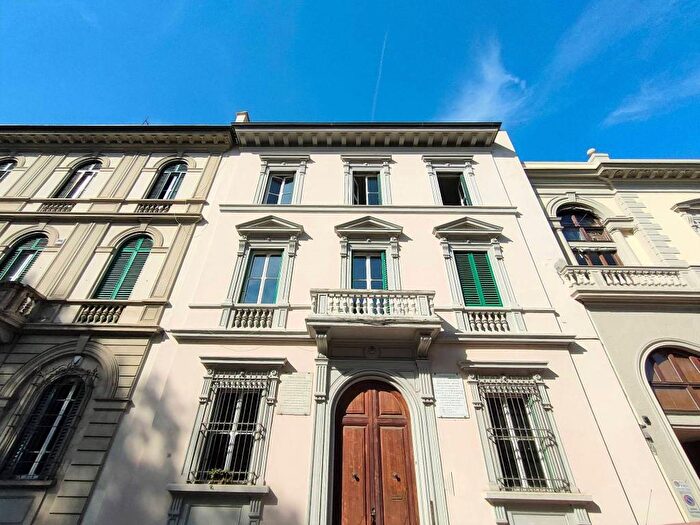 Casa in vendita in Piazza Massimo d'Azeglio, D'Azeglio, Firenze