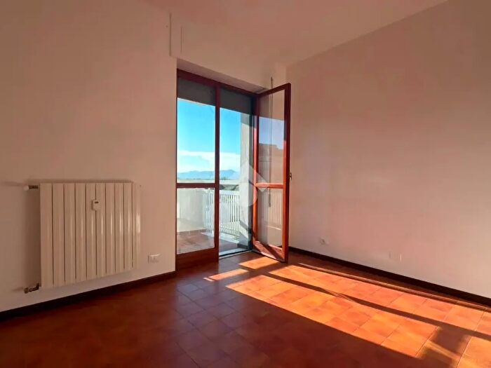 Appartamento trilocale in affitto in Via Felice Cavallotti, Carrara