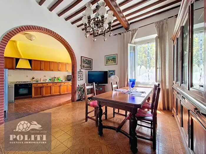 Appartamento con 5 locali in vendita in Piazza della Vittoria, Empoli