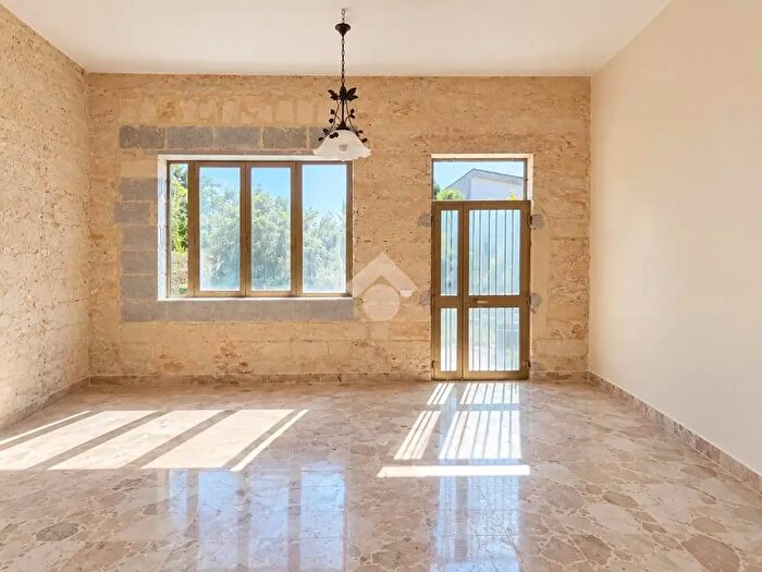 Casa con 6 locali in vendita in Via Venezia, Ugento