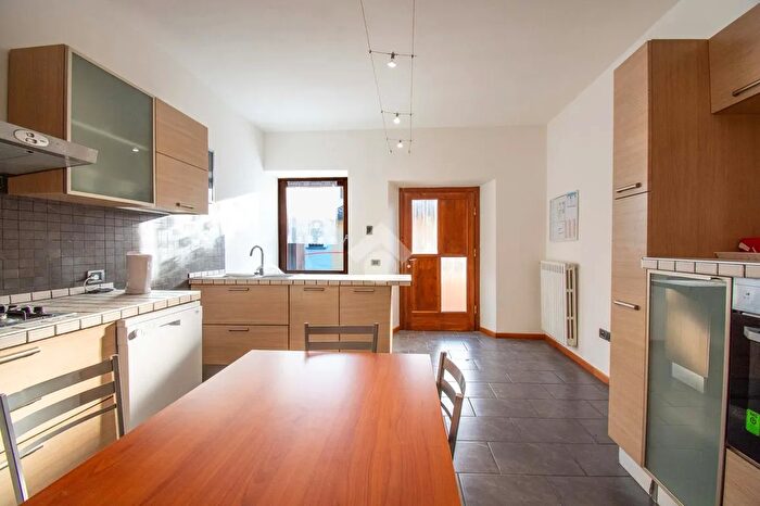 Appartamento trilocale in vendita in Via Vittorio Emanuele II, Manerba Del Garda