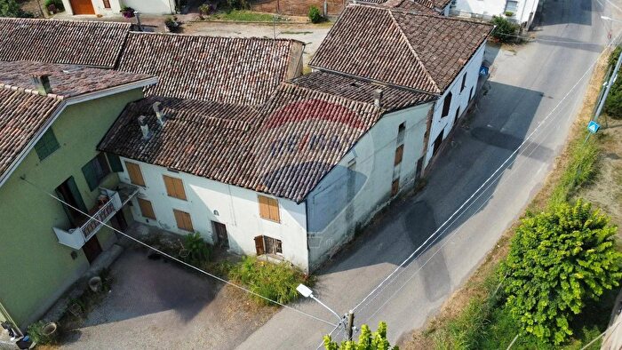 Casa con 6 locali in vendita in Frazione SantAndrea, Busseto