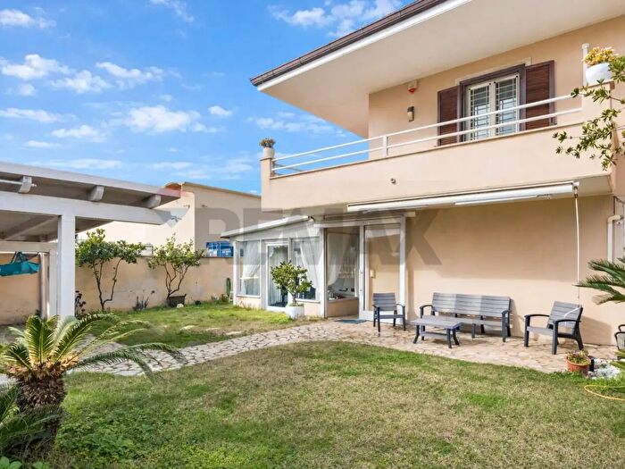 Appartamento quadrilocale in vendita in Via Ulderico De Cesaris, Fiumicino