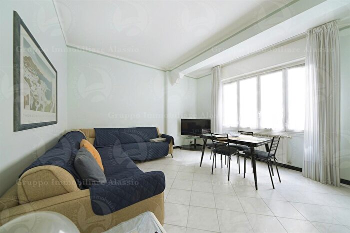 Appartamento quadrilocale in vendita in Alassio