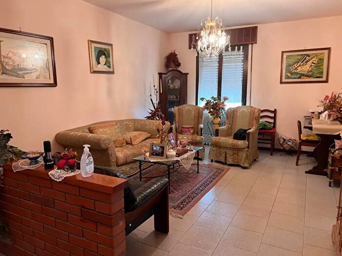 Appartamento con 5 locali in vendita in Via Provinciale Sala, Cesena