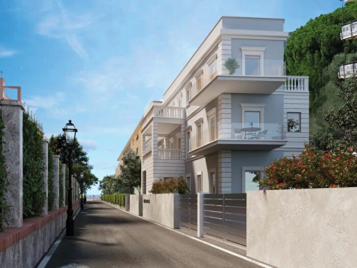 Appartamento con 6 locali in vendita in Via Mercantini, Genova