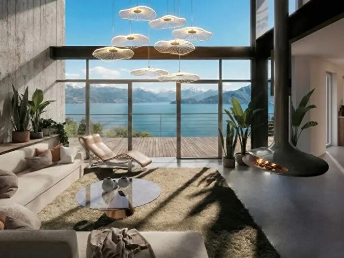 Casa quadrilocale in vendita in Via Crotti Alti, Pianello Del Lario