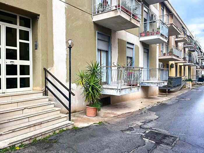Appartamento con 7 locali in vendita in Via San Lorenzo d, Palermo