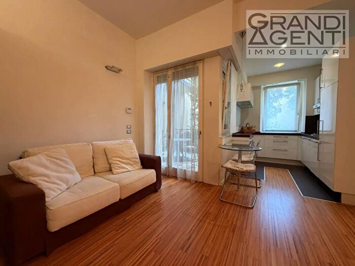 Appartamento bilocale in vendita in Via Novembre, Verona