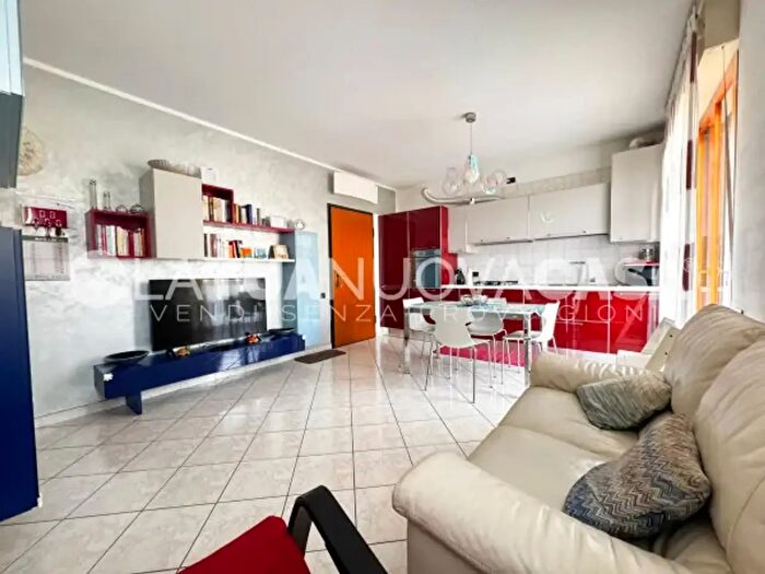 Appartamento trilocale in vendita in Via Concordia d, Bareggio