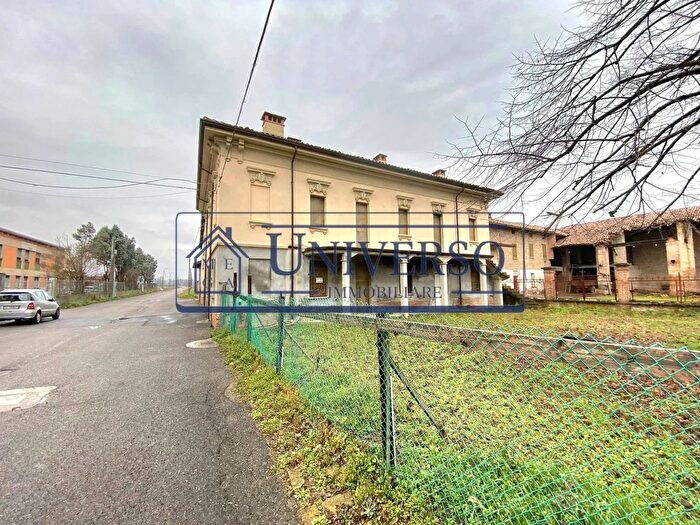 Casa con 11 locali in vendita in Via Padre GalliMolino dei Torti, Molino Dei Torti