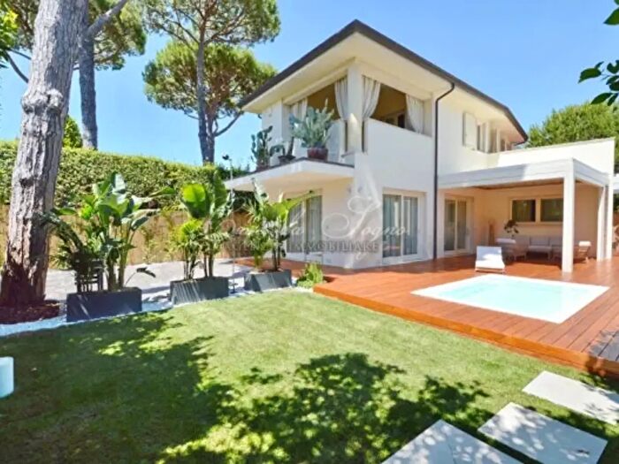 Casa con 6 locali in vendita in Via Giuseppe Mazzini b, Forte Dei Marmi