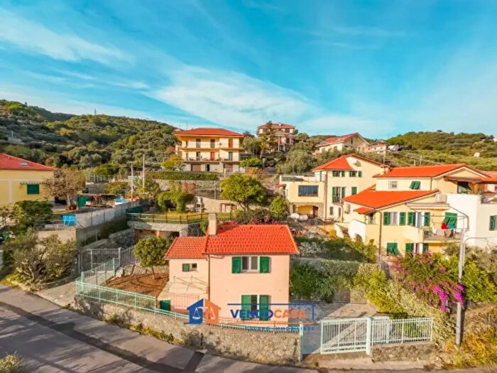 Casa bilocale in vendita in Via Vecchia Castagnabuona, Varazze