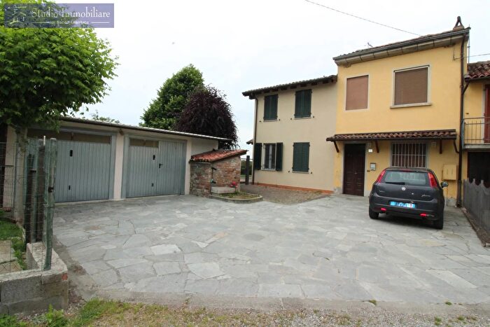 Casa trilocale in vendita in Frazione Poma, Robecco Pavese